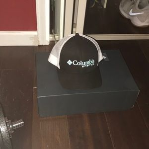 Columbia pfg snapback hat, great condition